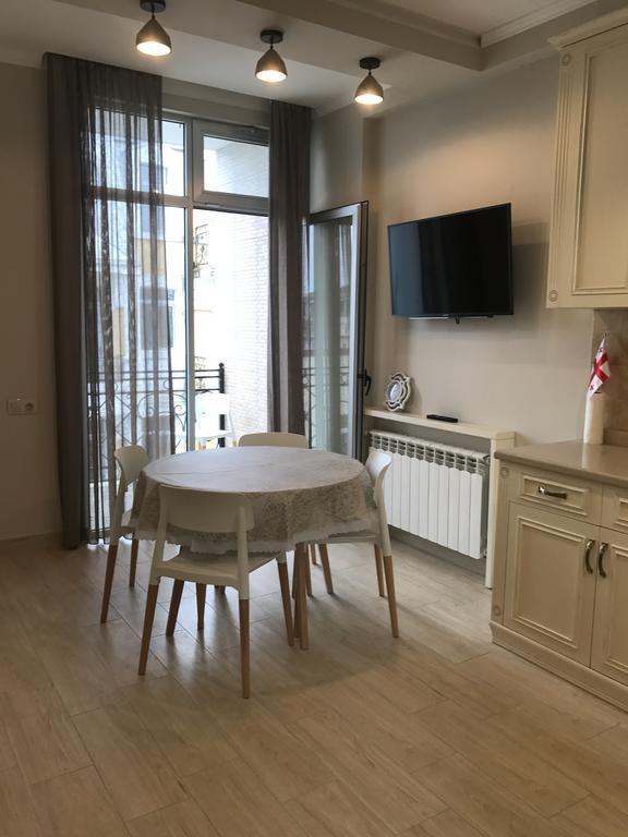 Piazza Apartment Батуми Екстериор снимка