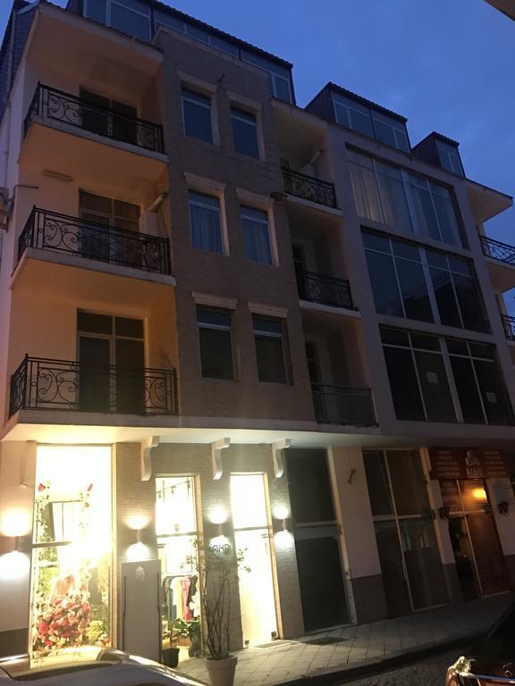 Piazza Apartment Батуми Екстериор снимка
