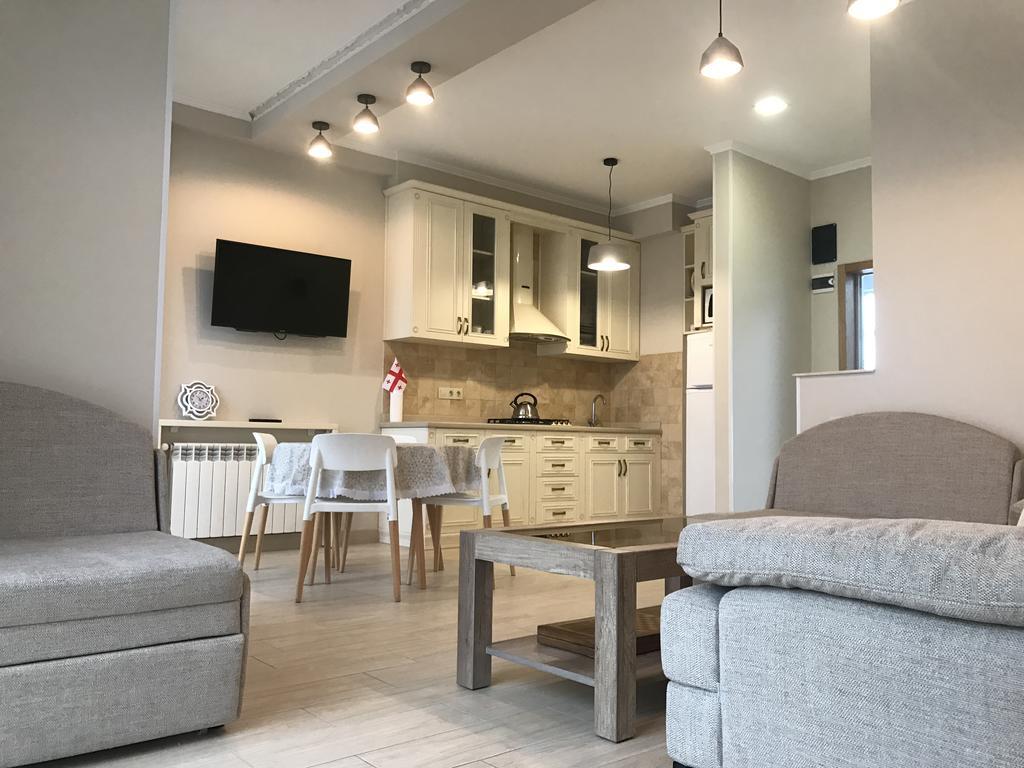 Piazza Apartment Батуми Екстериор снимка