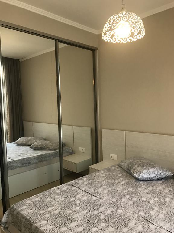 Piazza Apartment Батуми Екстериор снимка