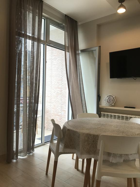 Piazza Apartment Батуми Екстериор снимка