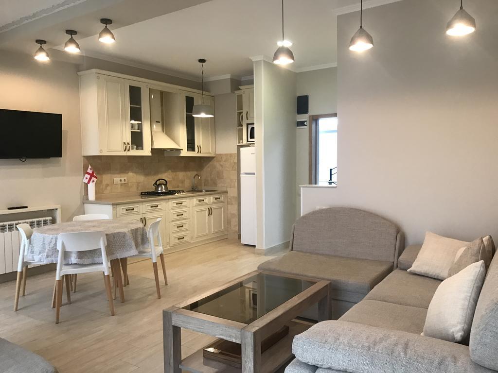 Piazza Apartment Батуми Екстериор снимка